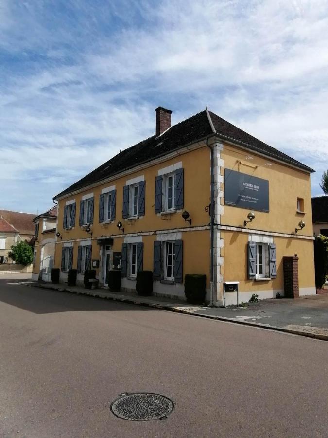 Logis Hotel & Restaurant Le Soleil D'Or Montigny-la-Resle Eksteriør bilde