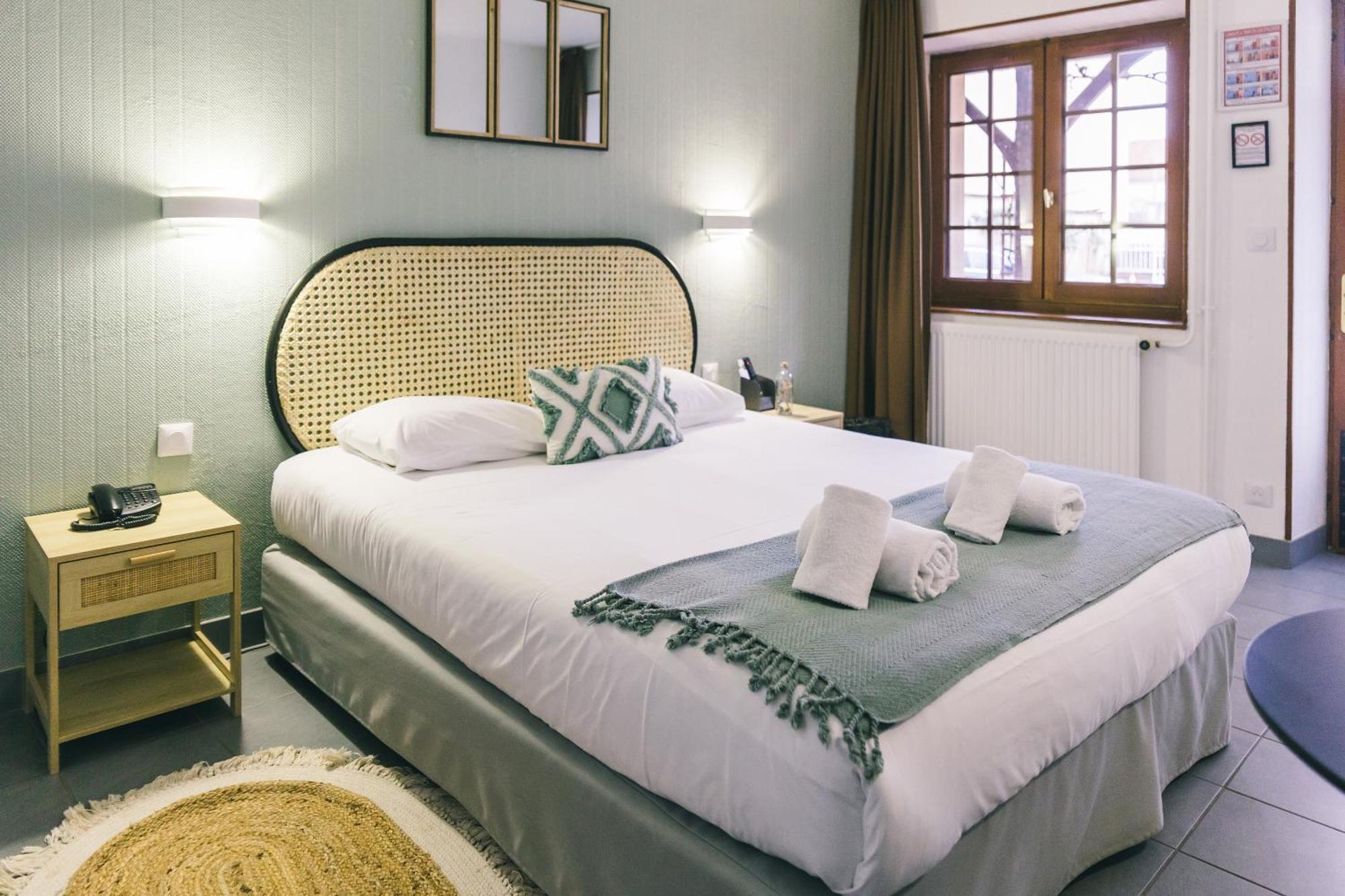 Logis Hotel & Restaurant Le Soleil D'Or Montigny-la-Resle Eksteriør bilde