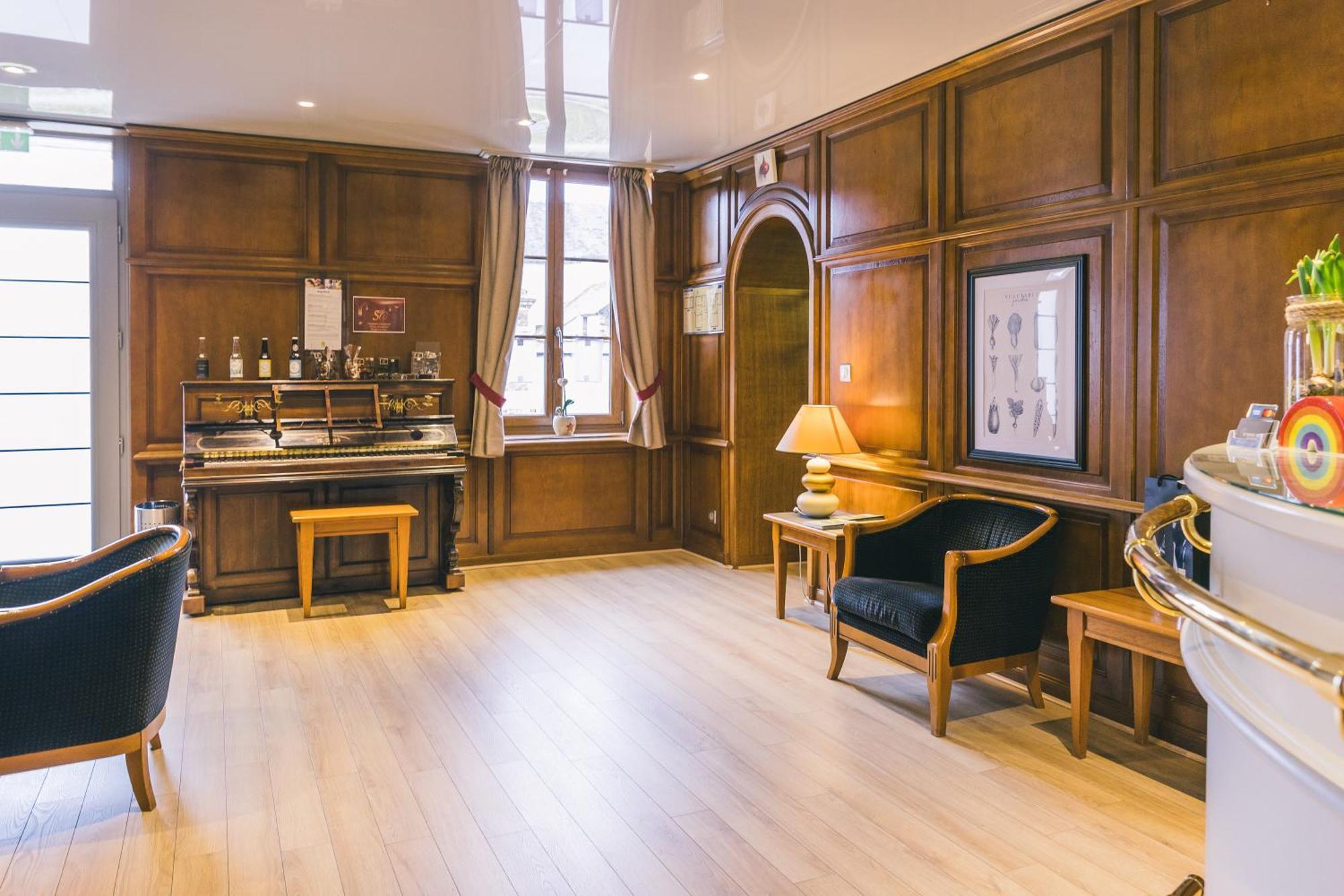 Logis Hotel & Restaurant Le Soleil D'Or Montigny-la-Resle Eksteriør bilde