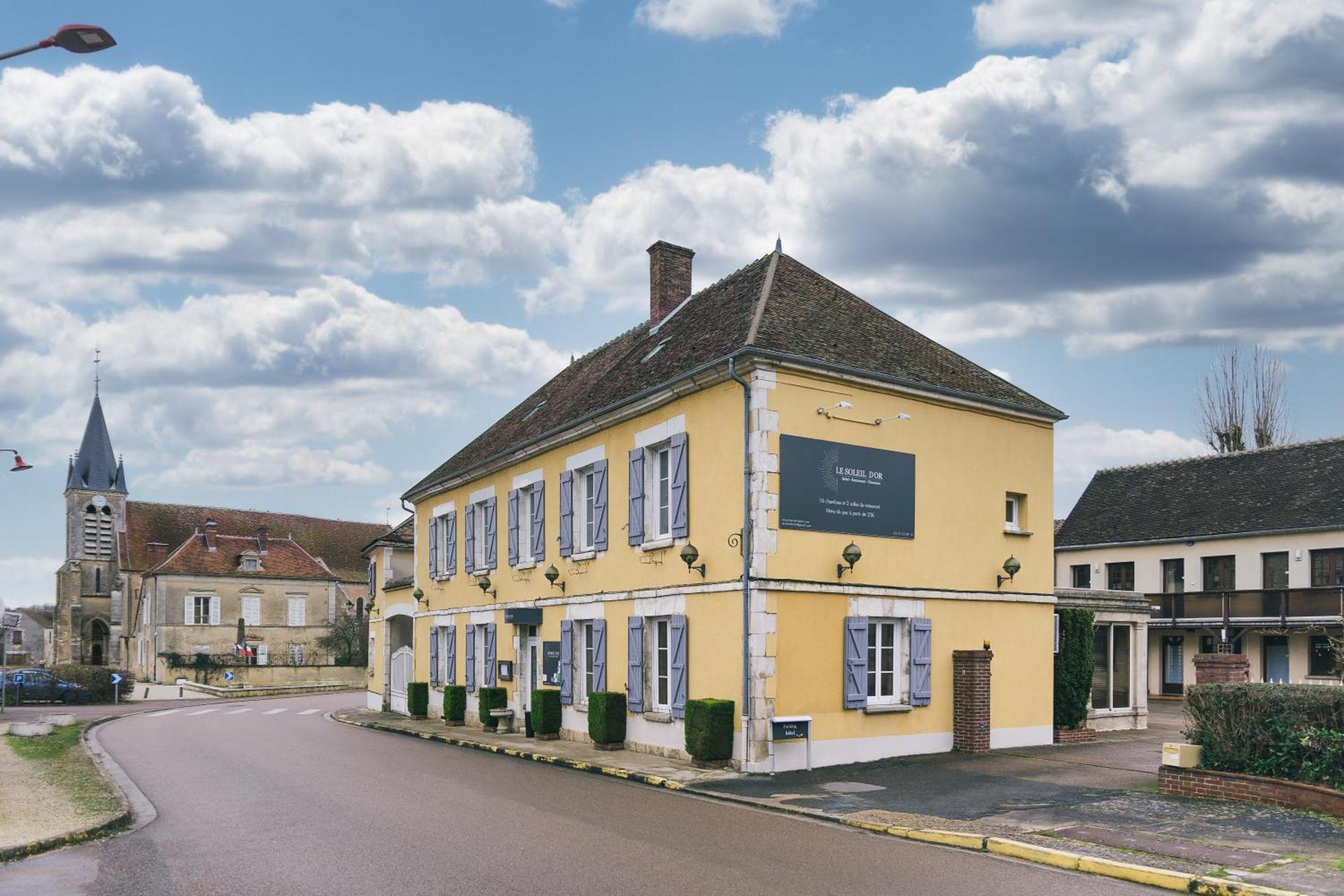 Logis Hotel & Restaurant Le Soleil D'Or Montigny-la-Resle Eksteriør bilde