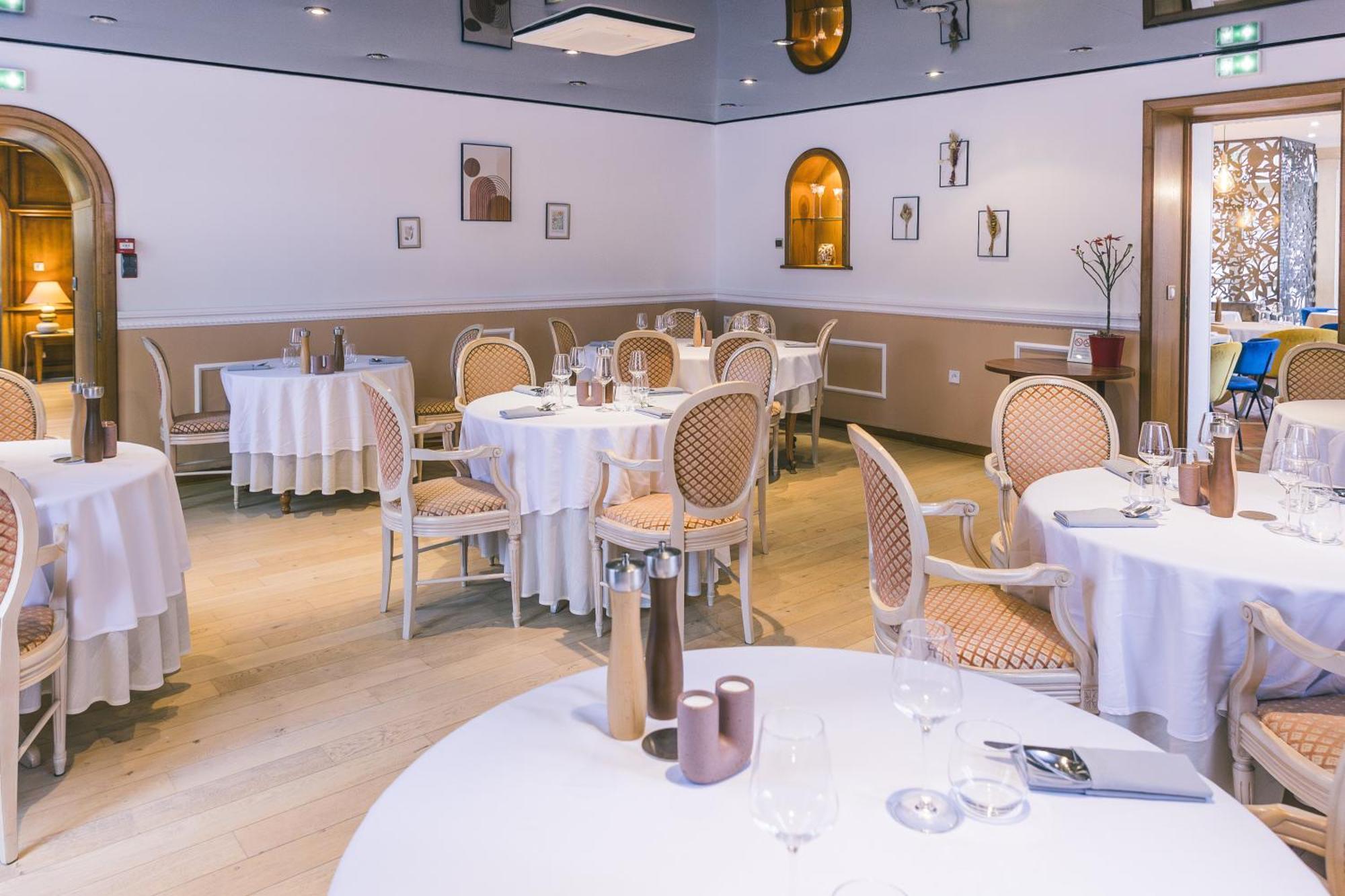 Logis Hotel & Restaurant Le Soleil D'Or Montigny-la-Resle Eksteriør bilde