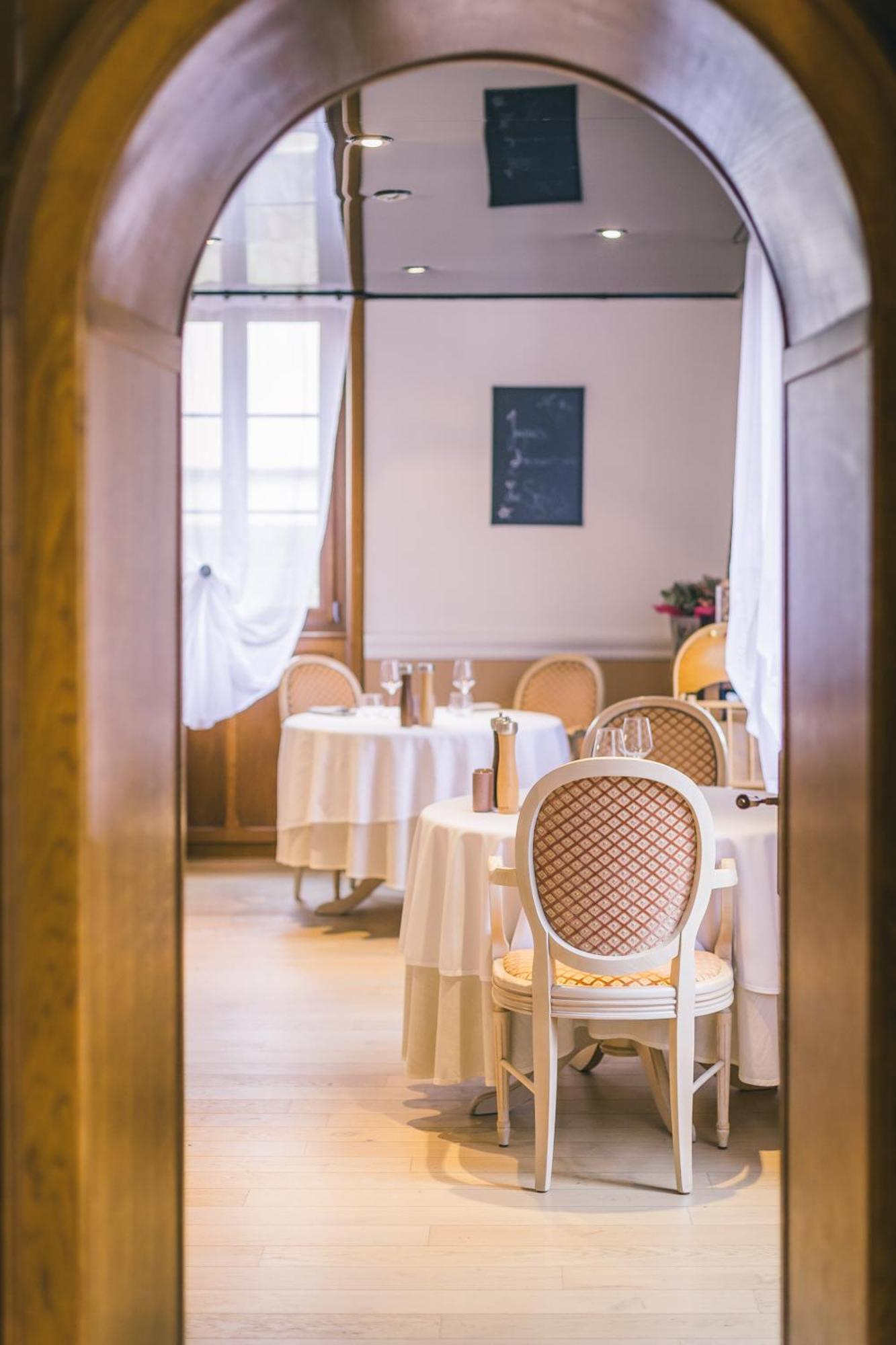 Logis Hotel & Restaurant Le Soleil D'Or Montigny-la-Resle Eksteriør bilde