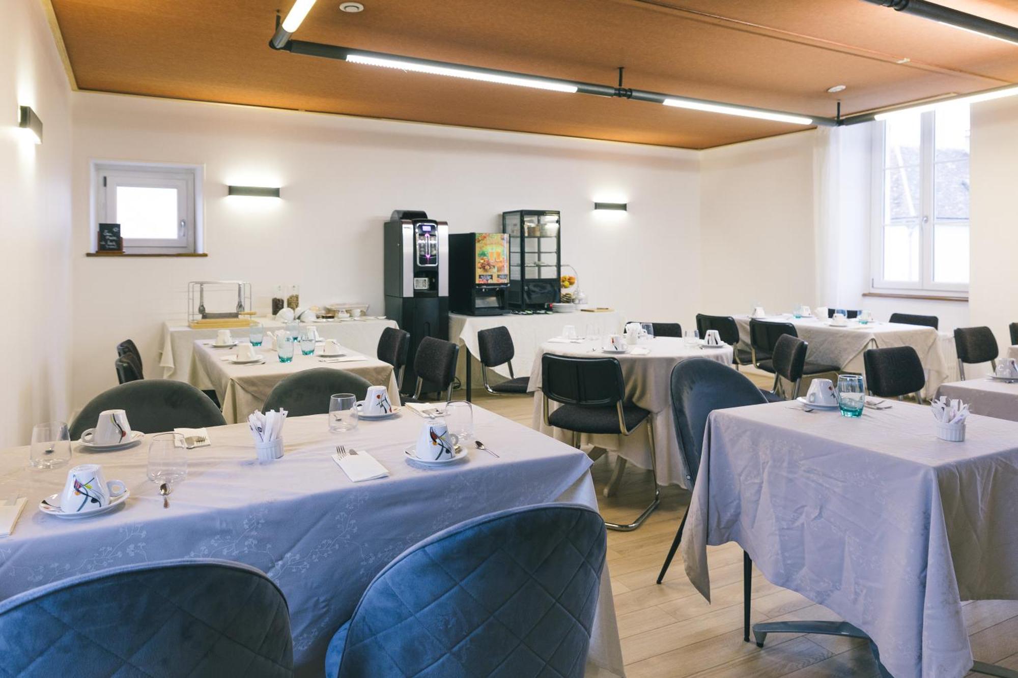 Logis Hotel & Restaurant Le Soleil D'Or Montigny-la-Resle Eksteriør bilde
