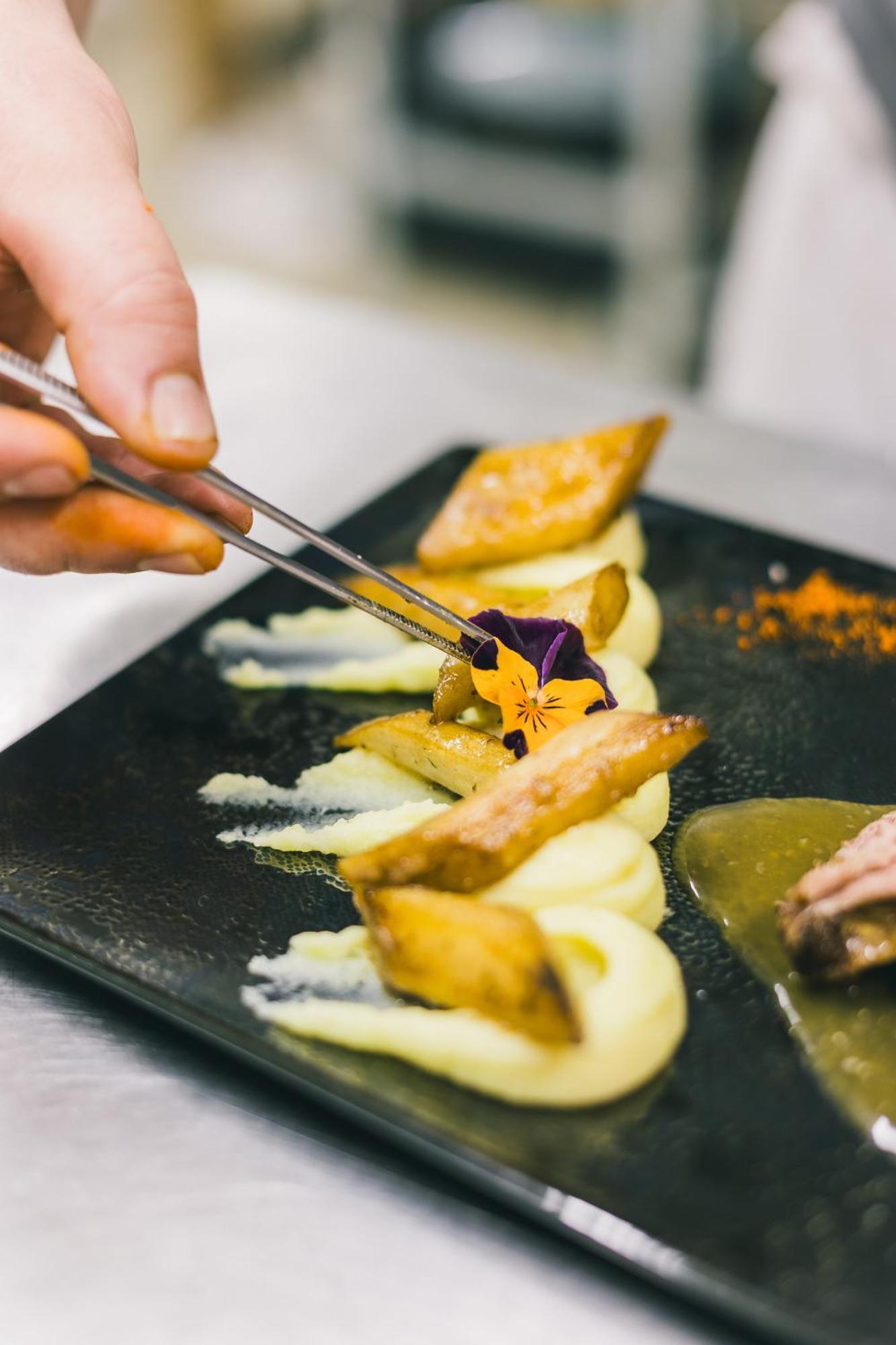 Logis Hotel & Restaurant Le Soleil D'Or Montigny-la-Resle Eksteriør bilde